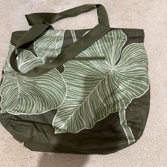 Aloha Collection Daytripper Tote - Picture 2 of 4